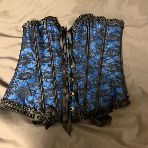 Corset - Picture 1 of 2